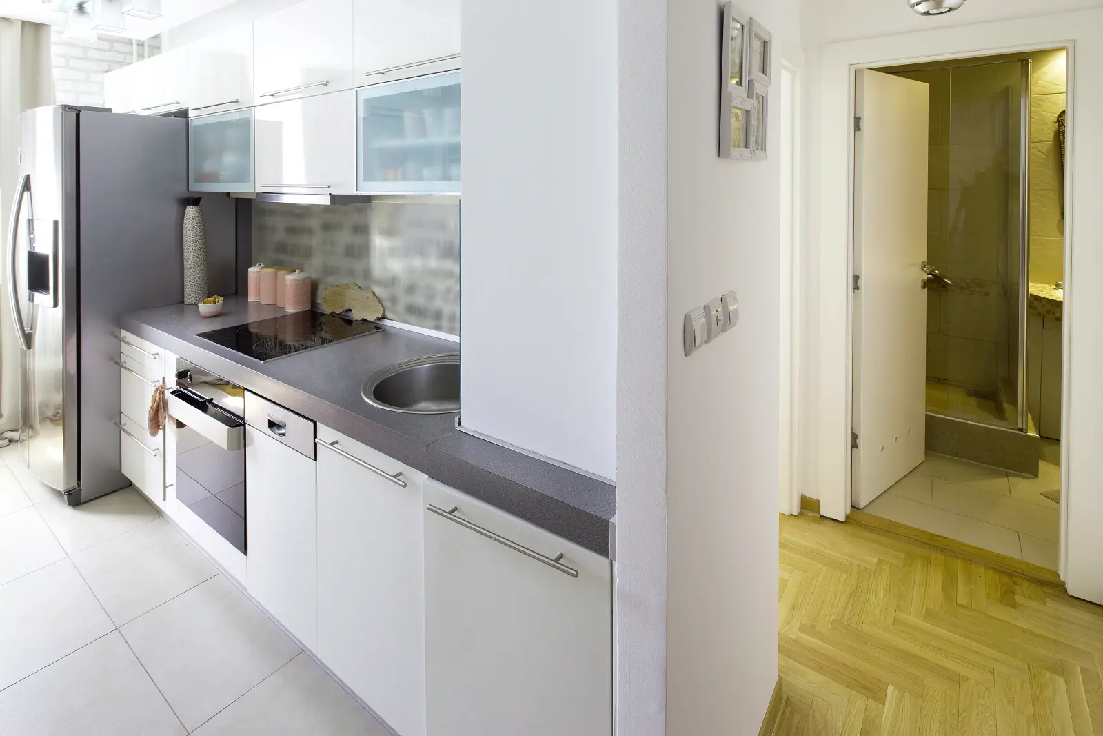 Cocina con galería reabierta en piso de Tarragona